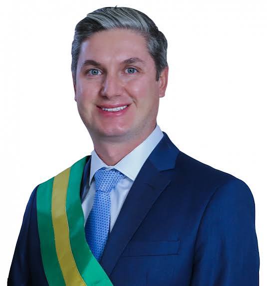 Foto oficial do prefeito de Águas Lindas de Goiás